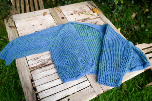 Brioche cardigan knitted with recycled wool