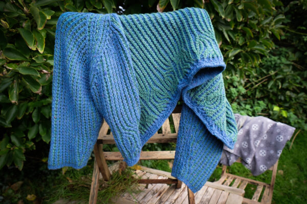 Brioche cardigan knitted with recycled wool